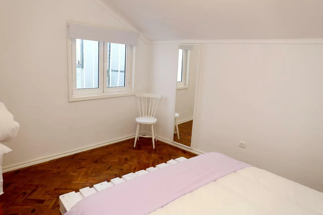 White Cosy Apartment Лиссабон Португалия