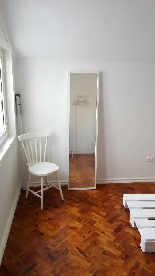 White Cosy Apartment Лиссабон